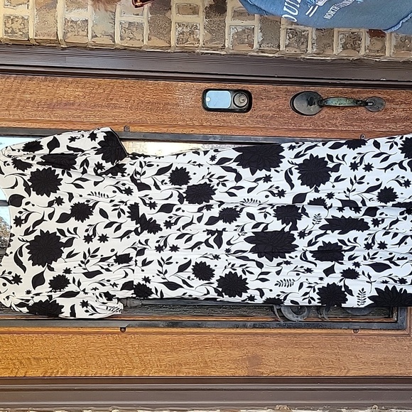 Floral Black and White Women's Dress - Picture 8 of 11